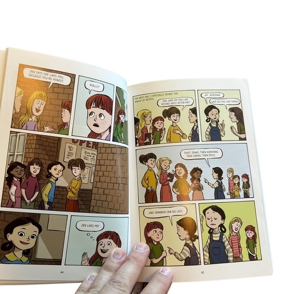 2 Real Friends Books-comic-Perfect condition by SHANNON HALE and LEUYEN PHAM - Picture 3 of 3